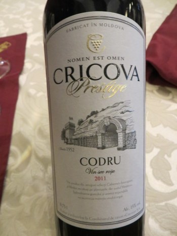 O sticlă de vin Codru, Cricova, Moldova