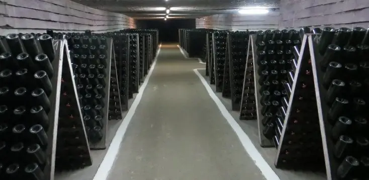 Producție de vin spumant de la Cricova, crame din Moldova