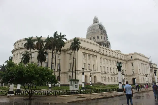 El Capitolio - 1 m taller and 1 m larger than the one in Washington 