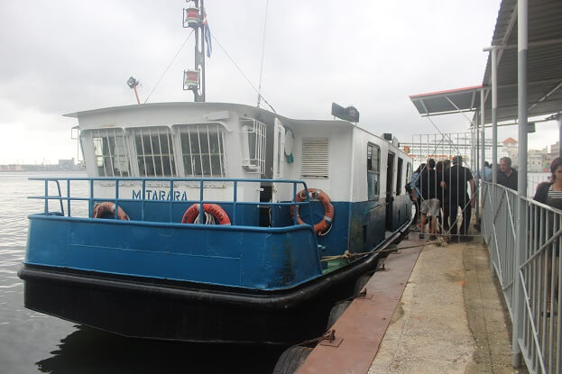 The 1 CUP ferry to Cristo de Habana and the castles