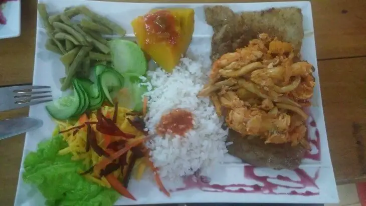 Mixed plate of food at a terrace in Casa particular in Viñales